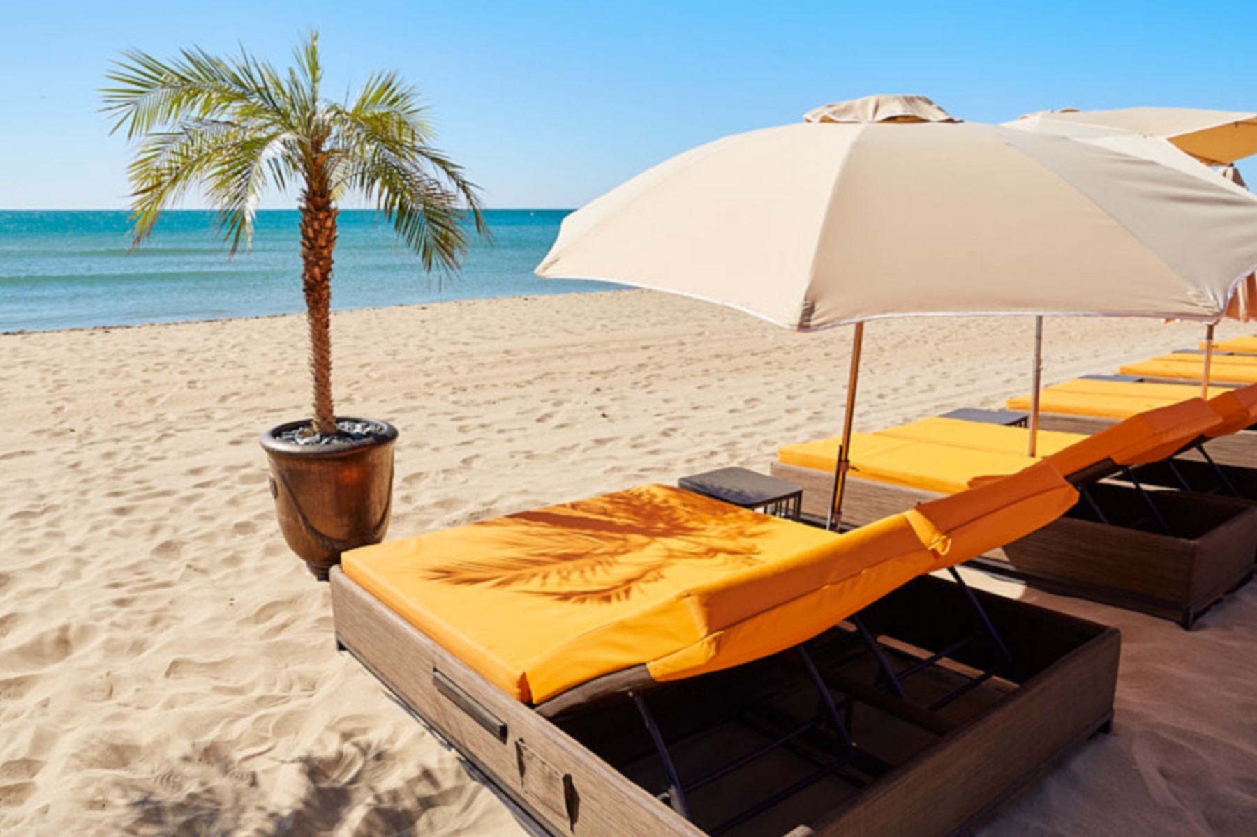 Le Paralia Beach Club est une plage privée aux abords du Sun Beach au Cap d Agde